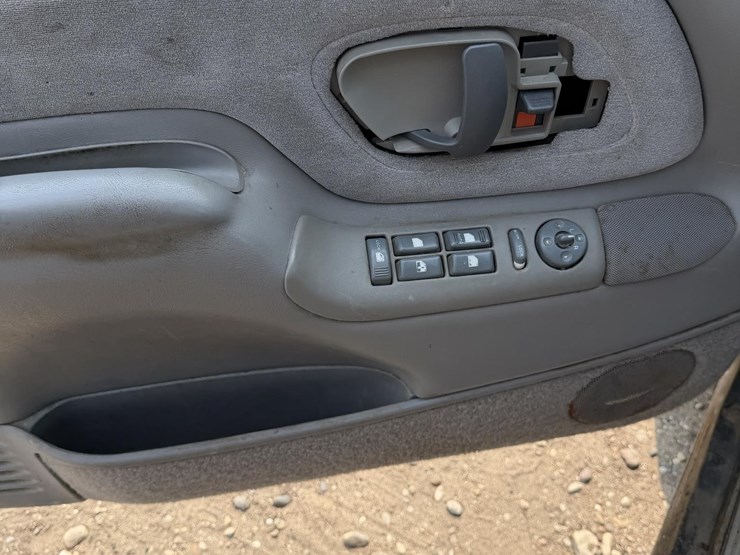 1999-chevrolet-suburban-image-27