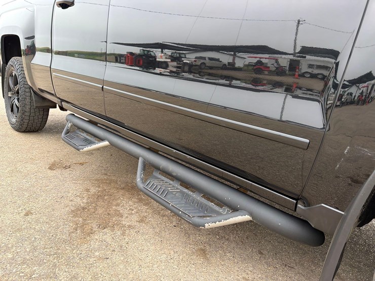 2018-chevrolet-1500-image-18