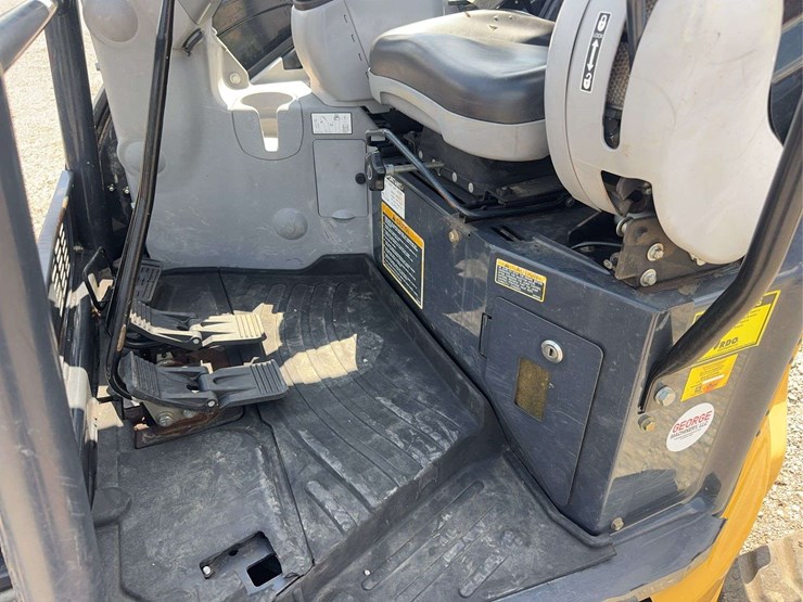 2020-deere-35g-image-9