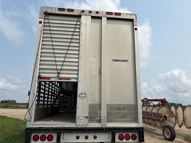 2014-wilson-livestock-trailer-image-61
