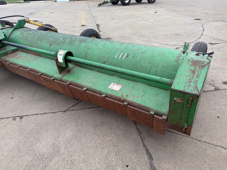 john-deere-220-image-14