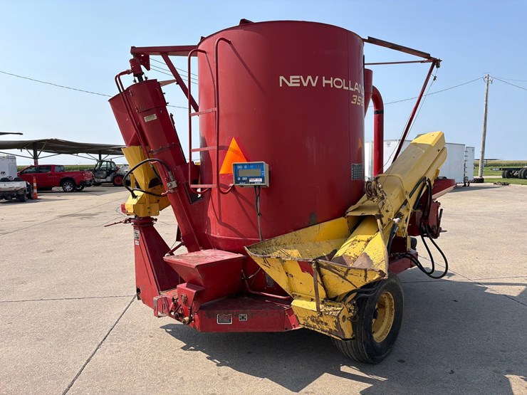 new-holland-358-image-4