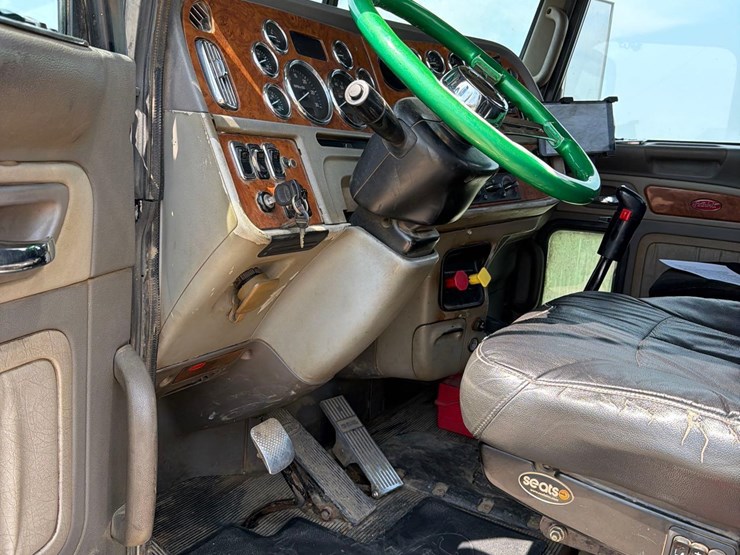2007-peterbilt-379-image-46