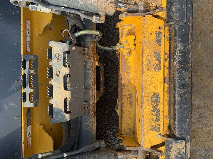 2018-deere-333g-image-10