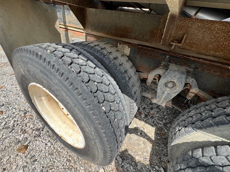 mdhd-freightliner-for-project-or-parts-equipped-with-an-m11-and-an-adams-tender-image-23