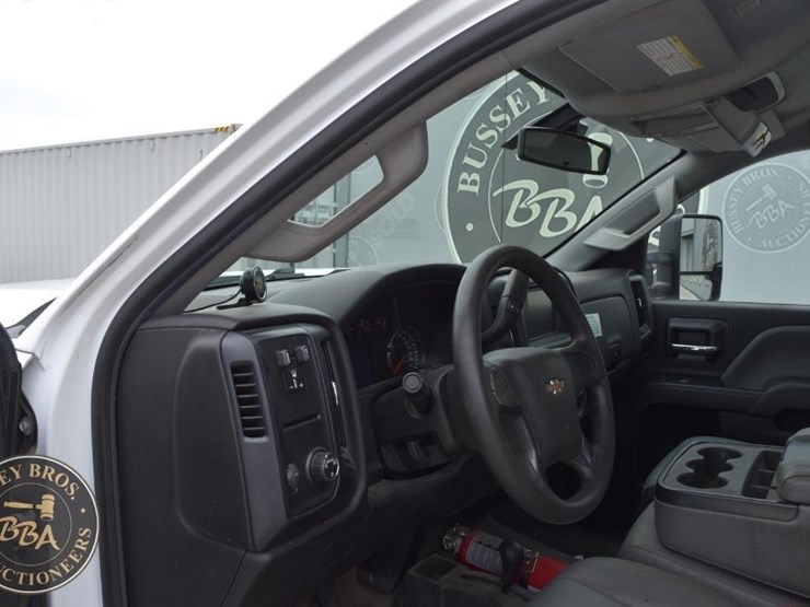 2018-chevrolet-silverado-2500hd-image-14