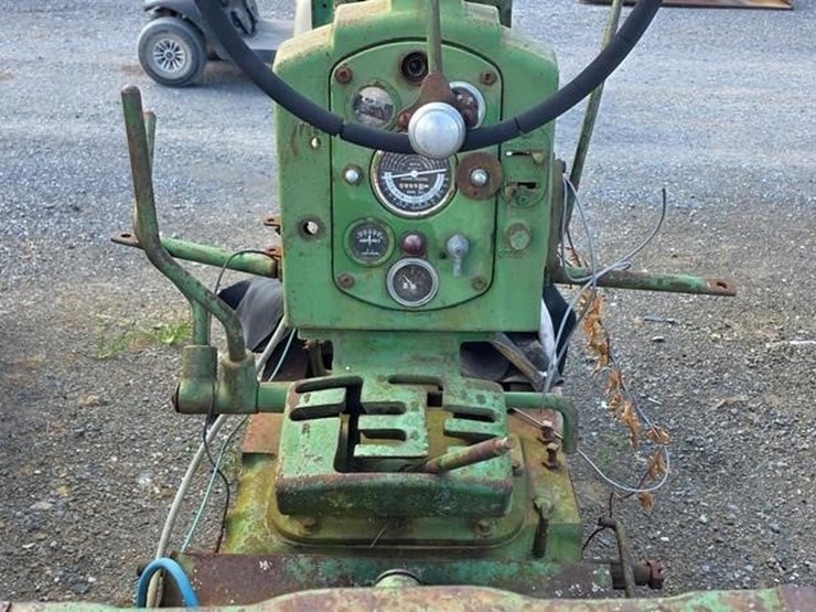 john-deere-tractor-(not-running)-image-18