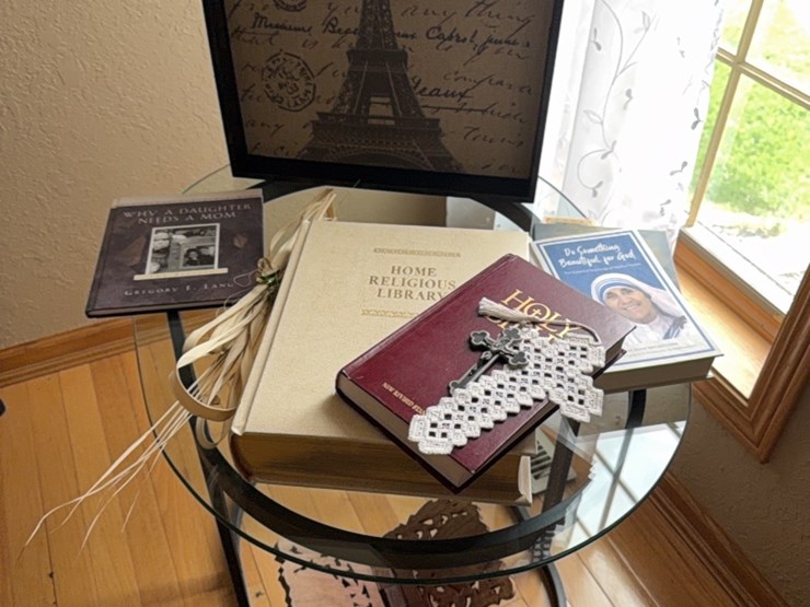 modern-diamond-shaped-wall-decoration,-eifel-tower-background-piece,-religious-books-and-other-items.-(less-table)-image-7