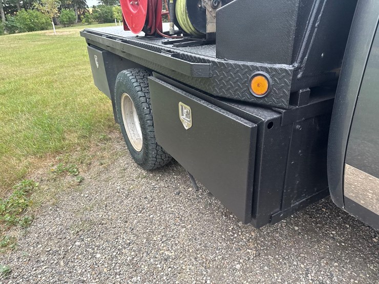 2011-chevrolet-3500-image-15
