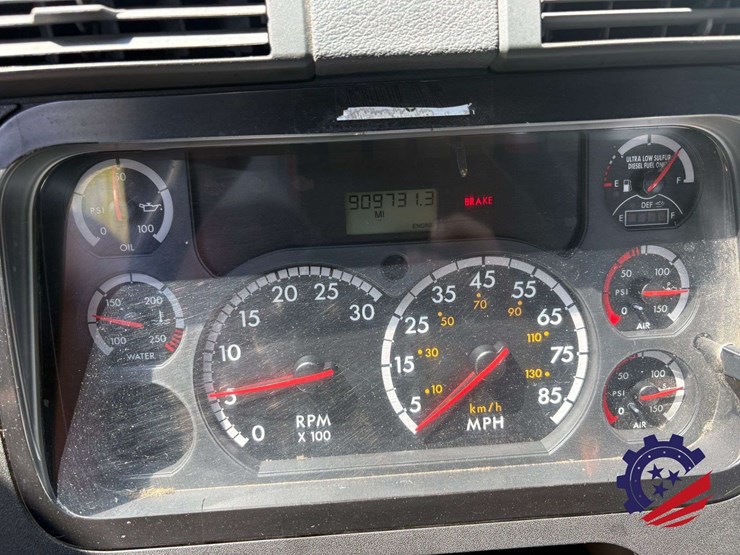 2015-freightliner-cascadia-113-image-64
