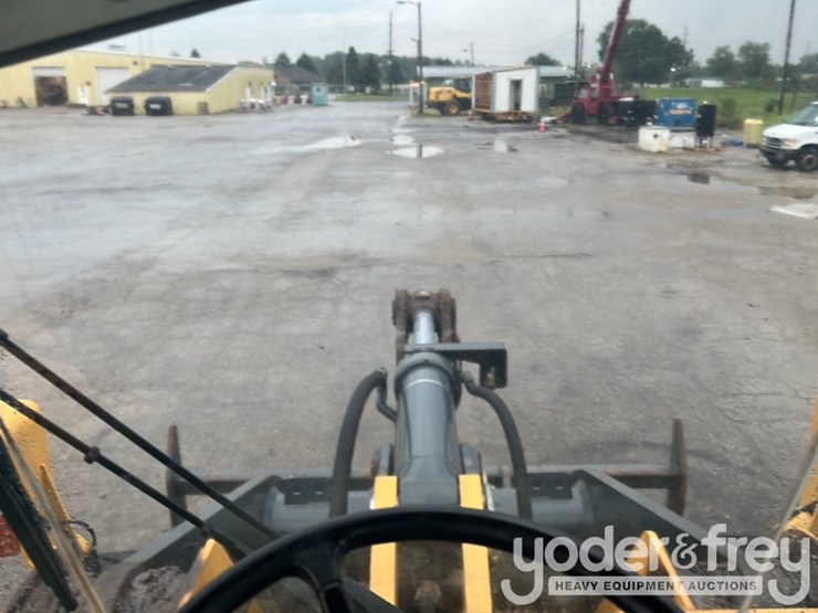 2014-deere-624k-image-46