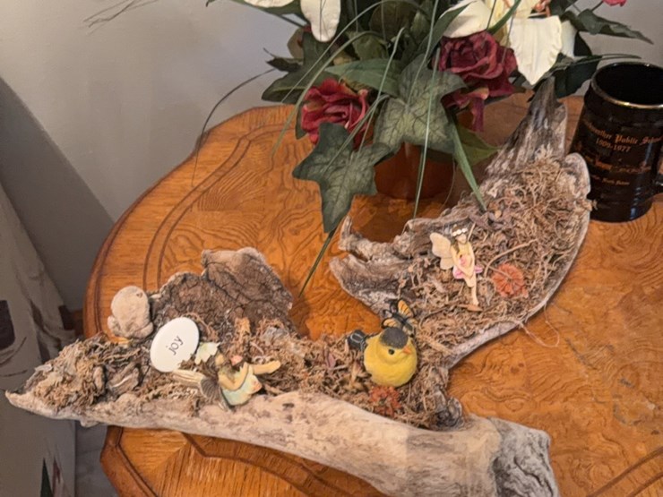 everything-on-top-of-the-table,-includes-driftwood-decorated-piece,-flowers,-starkweather-public-school-mug-from-1977-image-5