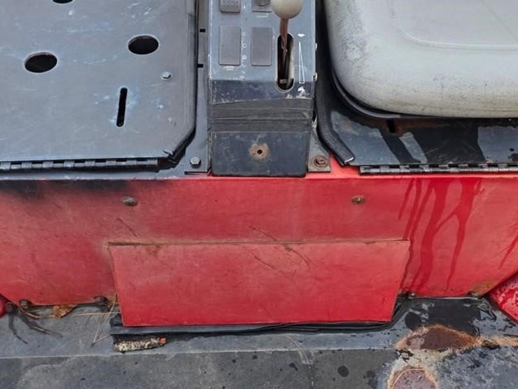 2004-toro-multi-pro-5700d-image-33