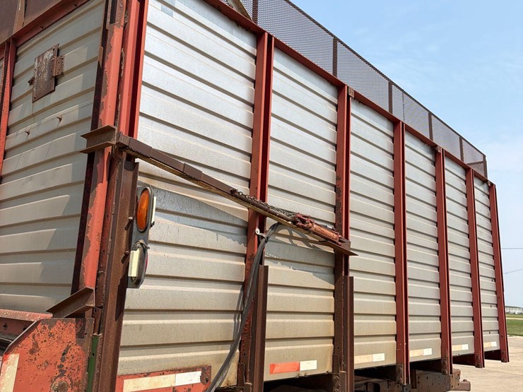 h&s-18ft-rear-unload-silage-wagon-image-3