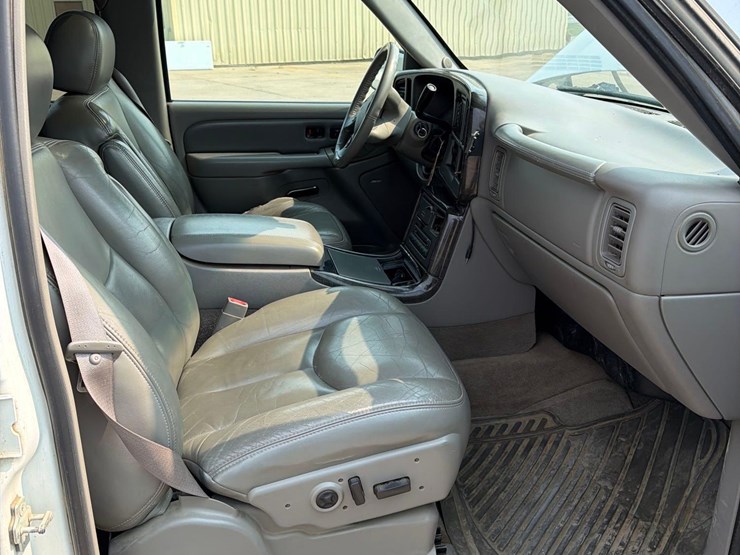 2005-gmc-yukon-denali-image-37