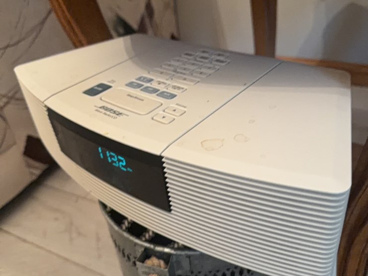 bose-wave-radio,-works-excellent,-does-not-come-with-remote-image-4