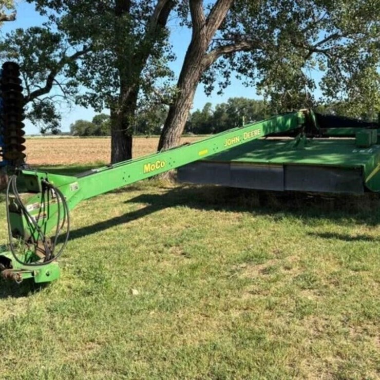 JOHN DEERE 946