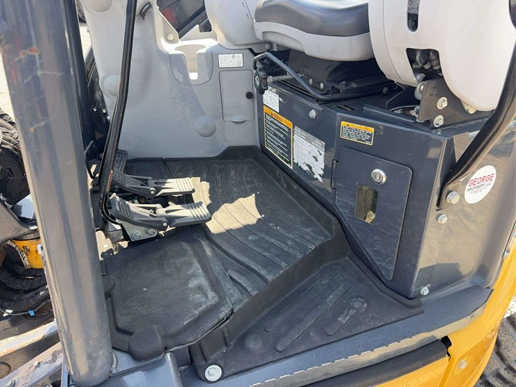2020-deere-35g-image-8