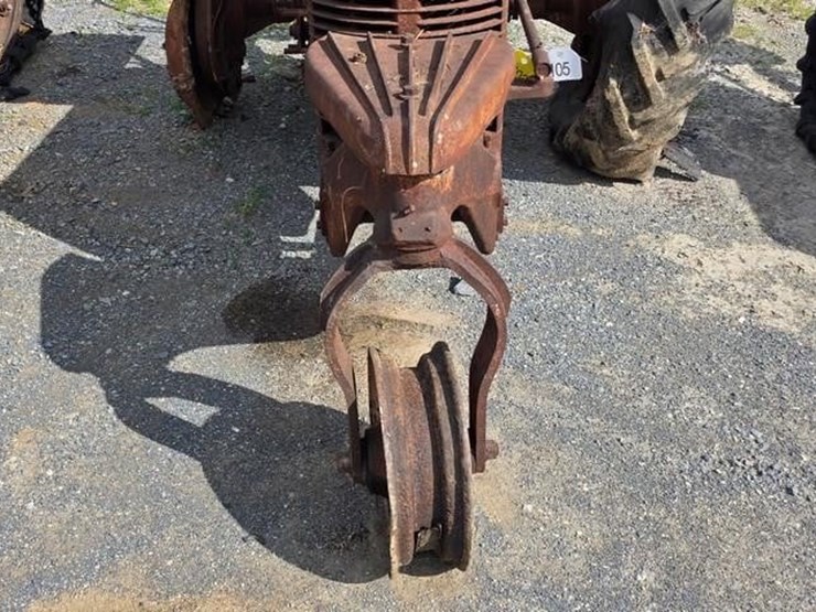 silver-king-tractor-(not-running)-105-image-16