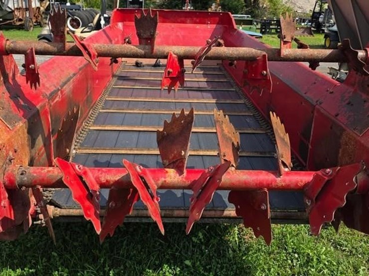 2019-new-holland-165-image-15