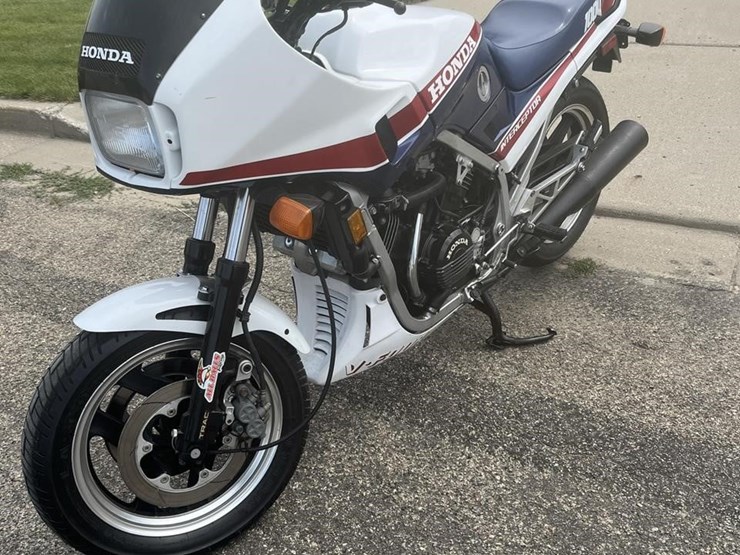 1984-honda-vf1000-7468-image-1