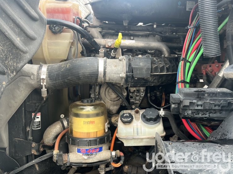 2018-freightliner-cascadia-113-image-35