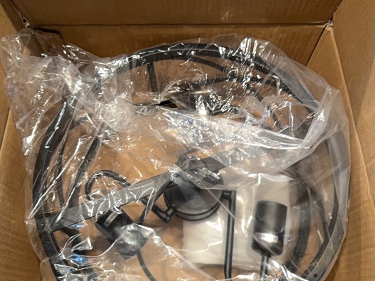 brand-new,-unused-unopened-light-fixture,-modern-style,-see-photos-image-4