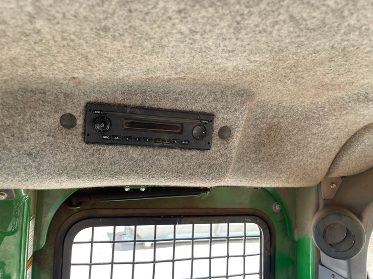 2015-deere-648l-image-57