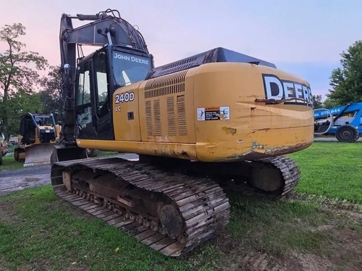 2011-deere-240d-lc-image-4