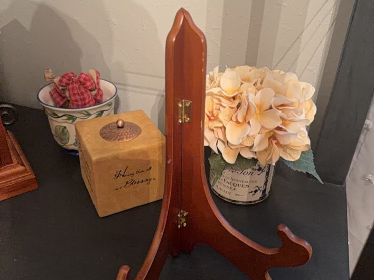 31-day-wind,-chiming-mantle-clock.-has-pendleton,-less-key.-includes-miscellaneous-items-pictured-image-6