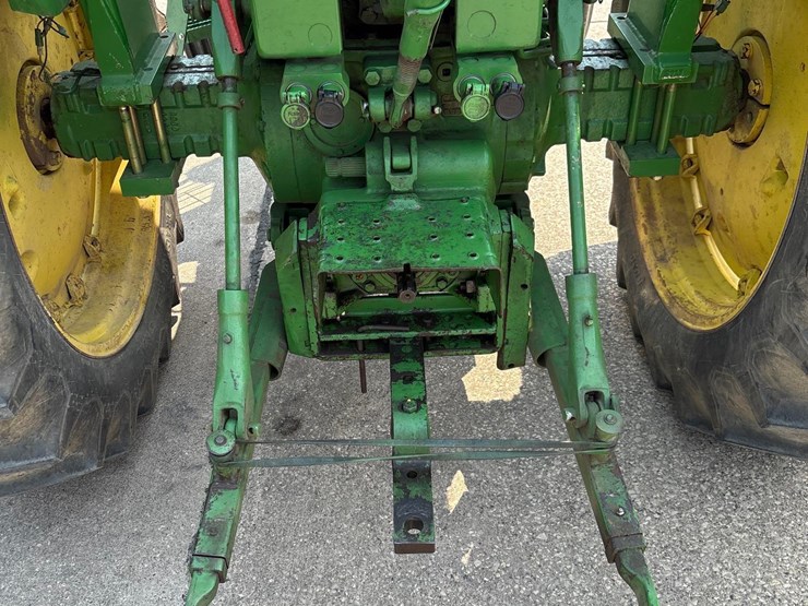 john-deere-3020-image-23