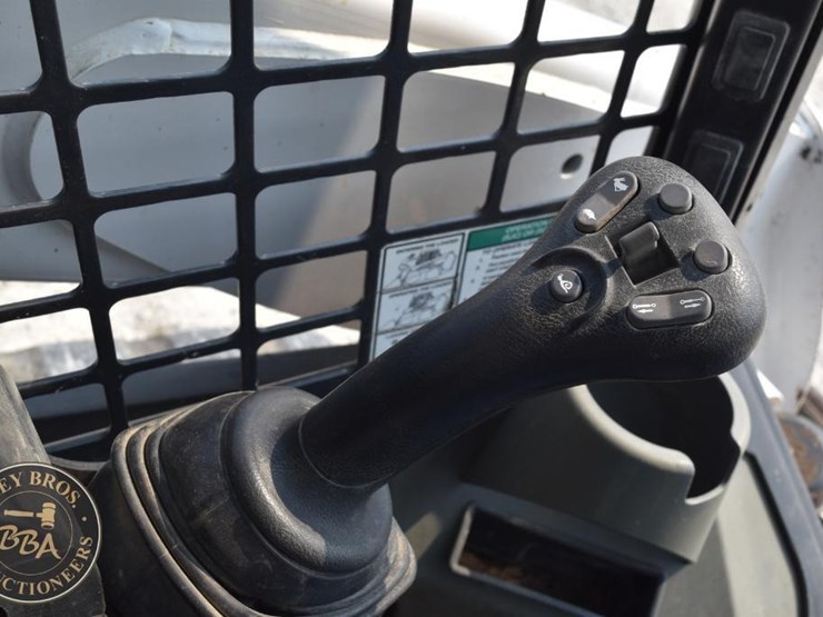 2019-bobcat-t740-image-40