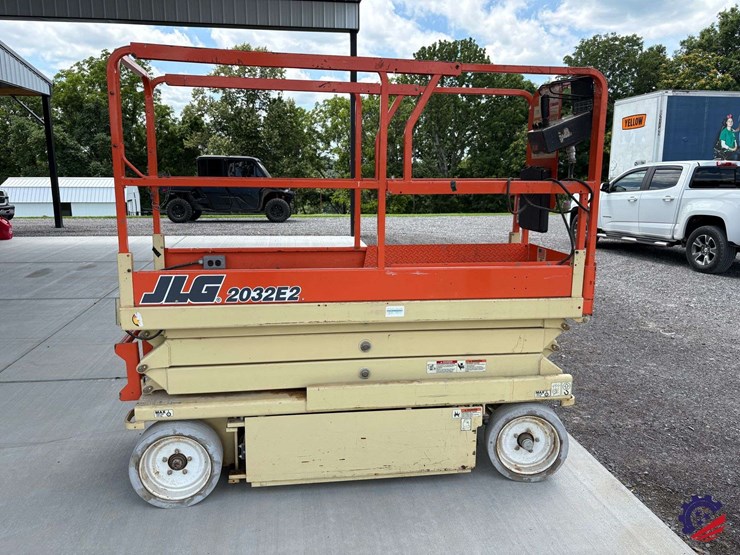 2001-jlg-2032e2-image-5