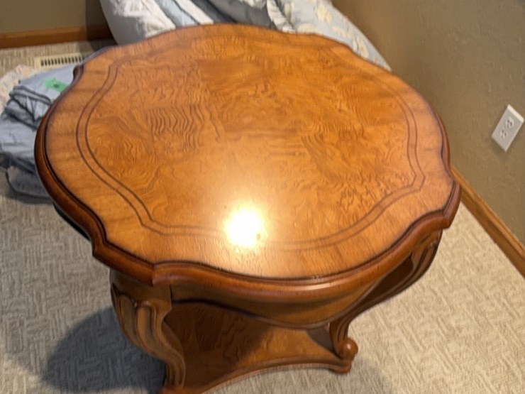 end-table,-nice-shape-image-8