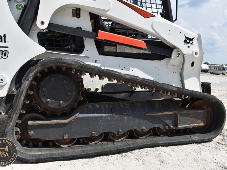 2016-bobcat-t740-image-74