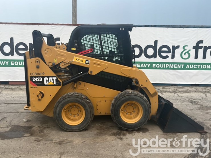 2019-caterpillar-242d-image-7