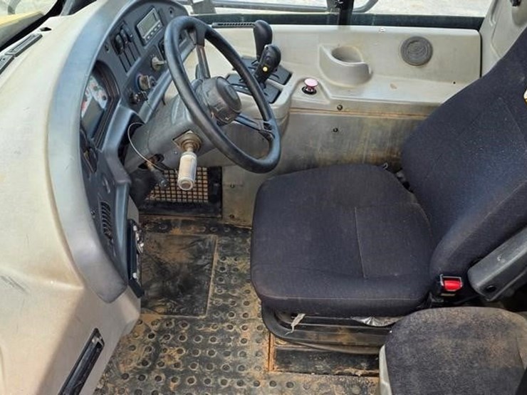 2011-caterpillar-740-image-56