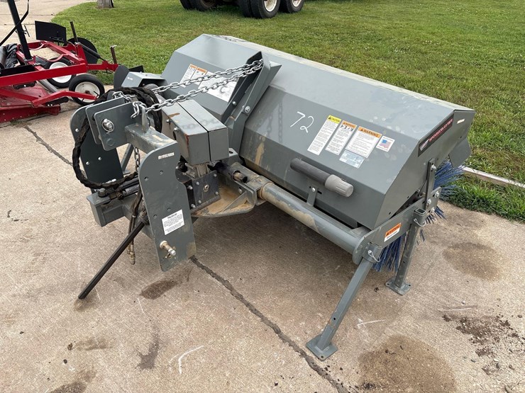 worksaver-6ft-3pt-hydraulic-broom-image-4