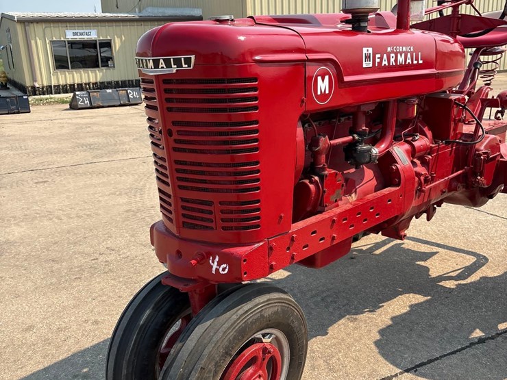 1949-farmall-m-tractor-image-11