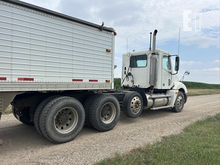 2005-freightliner-columbia-120-image-6