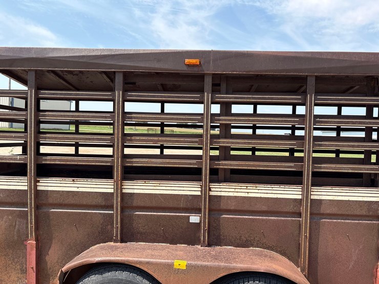 1990-trailmann-7ft-x-24ft-gooseneck-livestock-trailer-image-23