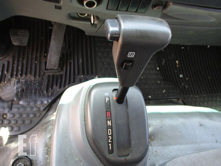 2016-isuzu-nqr-image-11