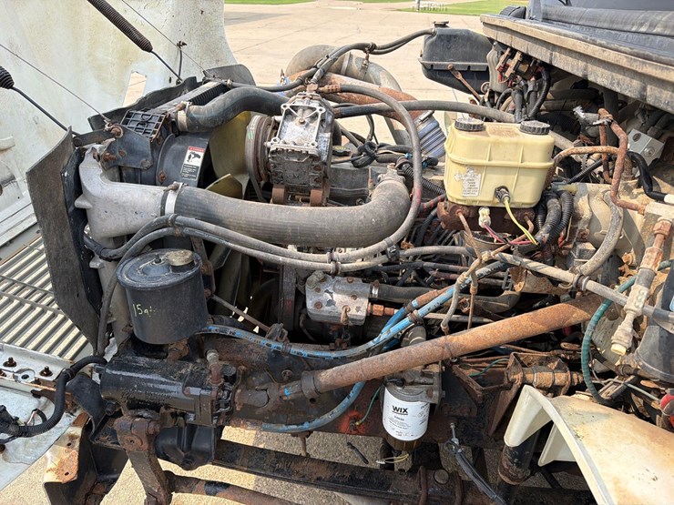 2000-freightliner-fl60-image-43