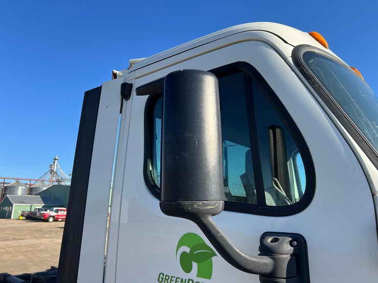 freightliner-cascadia-image-23
