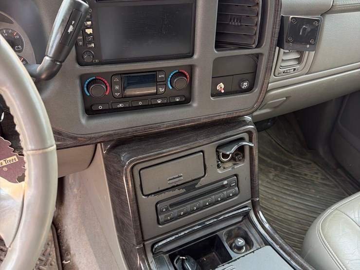 2005-gmc-yukon-denali-image-36