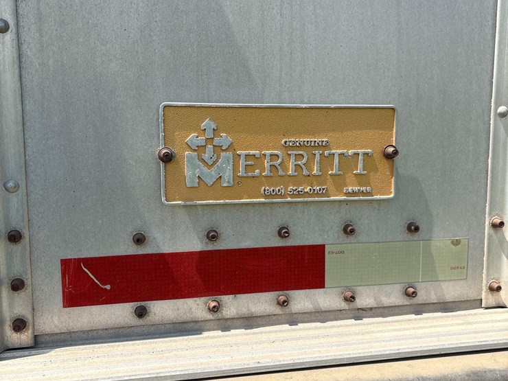 2016-merrit-102"-x-48ft-semi-livestock-trailer-image-51