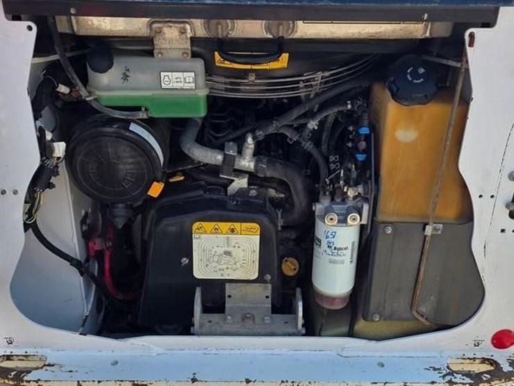 2020-bobcat-s76-image-40