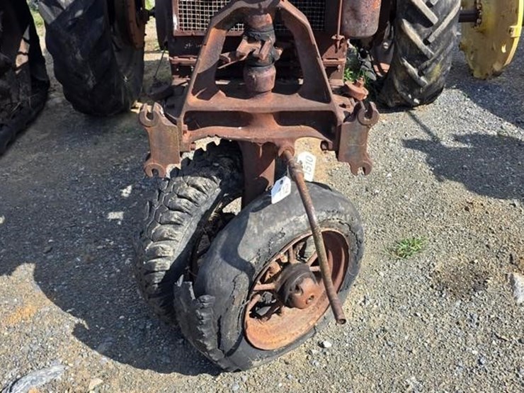 farmall-f20-tractor-(not-running)-image-16