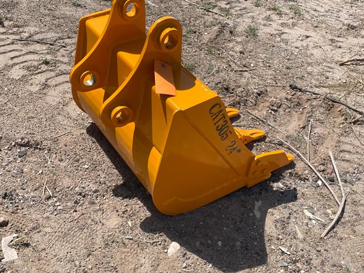 2026-caterpillar-305-image-8