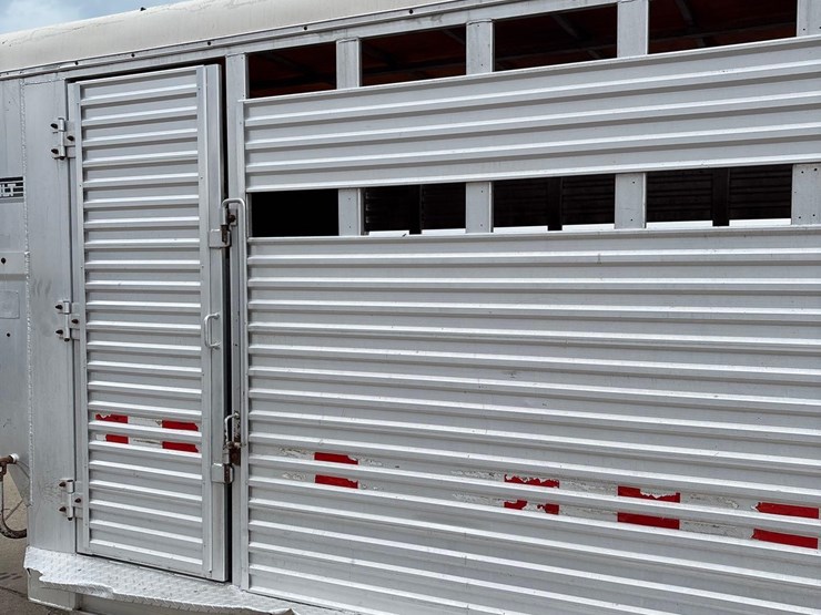 1989-kiefer-built-7ft-x-22ft-aluminum-gooseneck-livestock-trailer-image-11